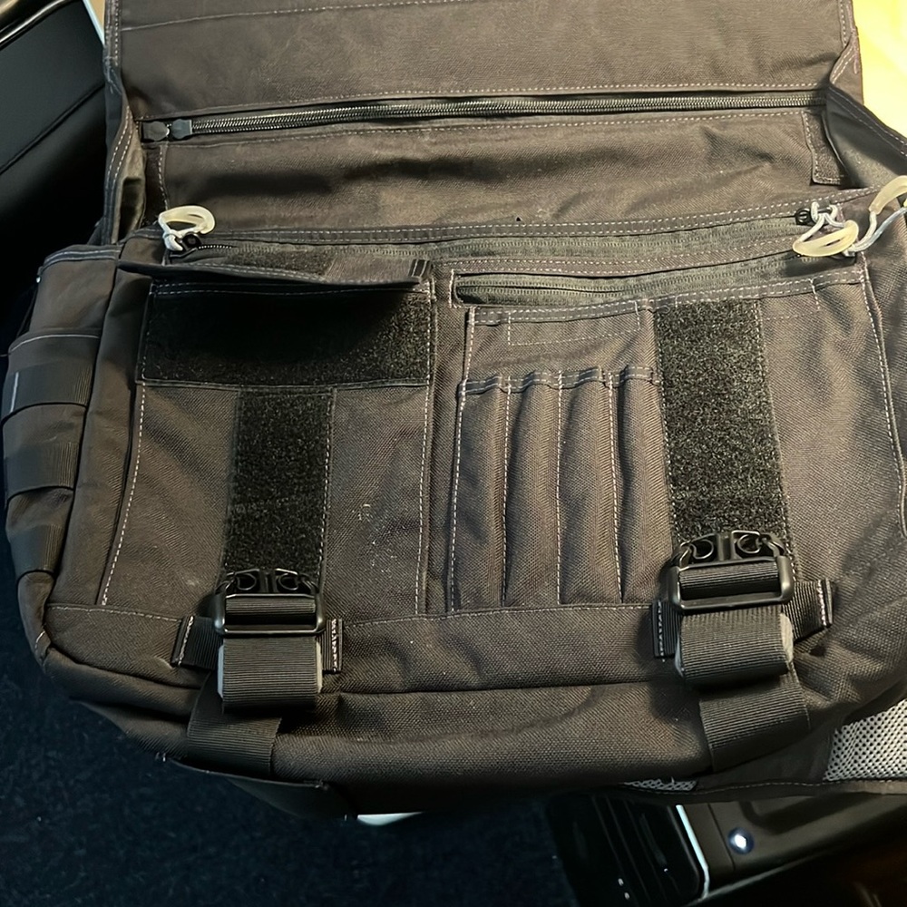 Vanquest briefcase envoy bag